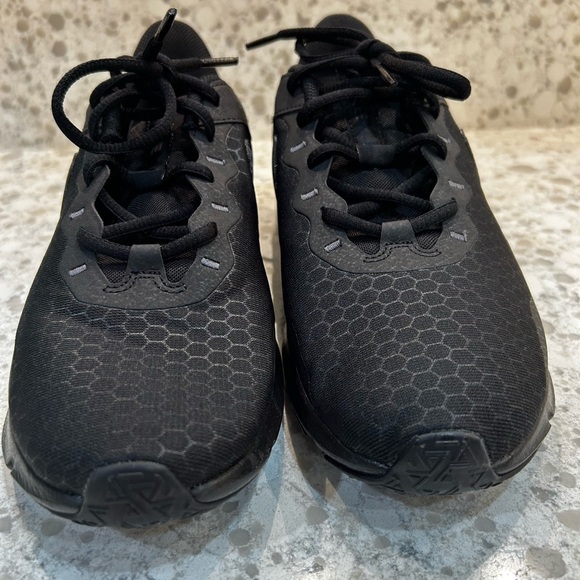 Nike Men’s Legent Essential 2 Training Sneaker - Picture 3 of 9